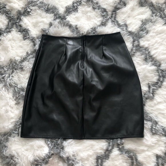 black pleather skirt - Picture 3 of 5